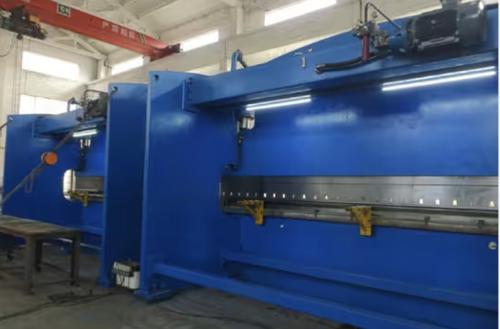 के बारे में नवीनतम कंपनी का मामला Russian Client Expands Steel Bending Capacity with 3200KN CNC Tandem Press Brake, 8000mm Width