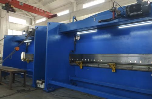 के बारे में नवीनतम कंपनी समाचार Revolutionizing Metalworking: The Rise of CNC Tandem Press Brakes