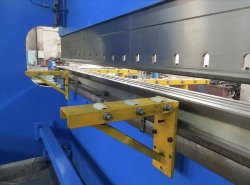 के बारे में नवीनतम कंपनी समाचार CNC Tandem Press Brake: Revolutionizing Metal Forming with Precision and Efficiency