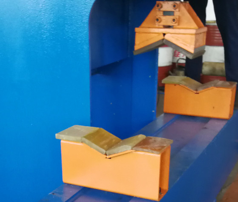 लाइट पोल स्ट्रेटनिंग मशीन JZ-30-4000