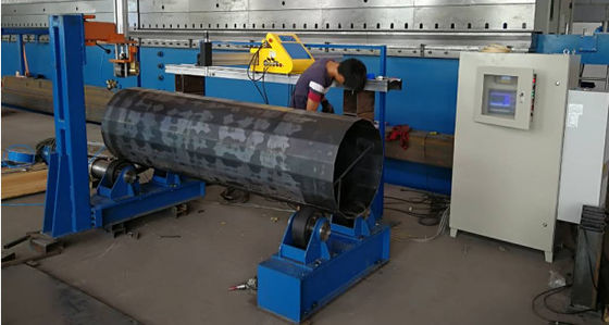 सीएनसी लाइट पोल डोर कटिंग मशीन 3 अक्ष, व्यास 680mm, स्ट्रोक 2000mm