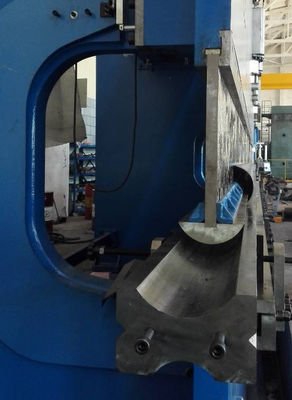 शंक्वाकार और अष्टकोणीय प्रकाश ध्रुव सीएनसी हाइड्रोलिक प्रेस ब्रेक मशीन