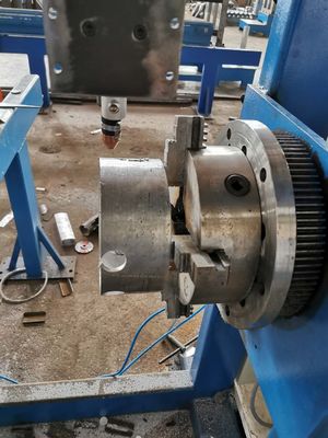 सीएनसी लाइट पोल दरवाजा काटने की मशीन, अधिकतम व्यास 350mm, अधिकतम काटने की लंबाई 2000mm