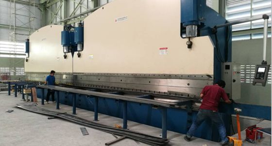 3200 एन 8000mm सीएनसी अग्रानुक्रम प्रेस ब्रेक / दीपक पोल के लिए हाइड्रोलिक झुकने मशीन