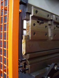 कस्टम शीट झुका मशीन नियंत्रण कक्ष कैबिनेट के लिए प्रेस ब्रेक टूलींग