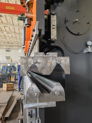 अच्छा दाम Professional 5mm/s Bending Speed Press Brake Bending Machine for Precise Bending 3260*1500*2250 ऑनलाइन